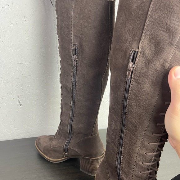 Elegant Brown Over-the-Knee Boots - Picture 8 of 8